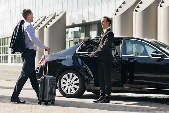 Airport meet and greet: what happens from landing to the car