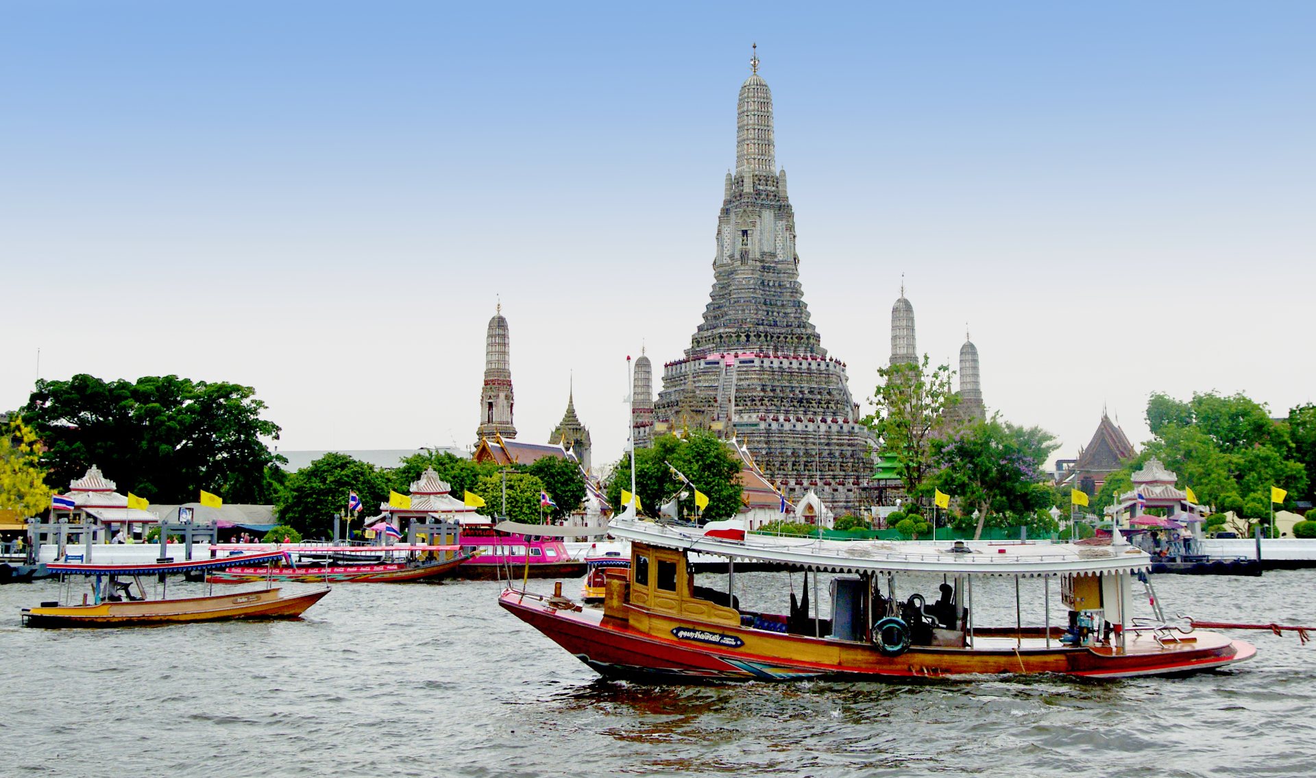 Bangkok Suvarnabhumi to the city: Airport Rail Link, taxi or private transfer